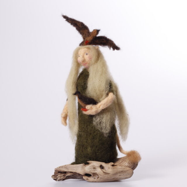 Skogsrå med fåglar *SÅLD