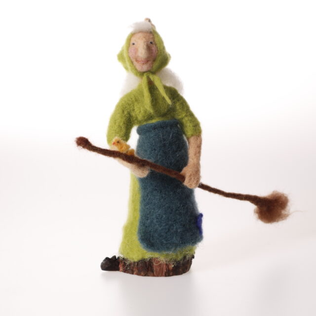 Påskkärring med kycklingar på kvasten *SÅLD