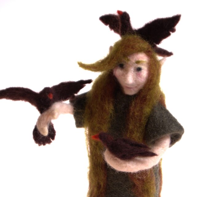 Skogsrå med fåglar *SÅLD